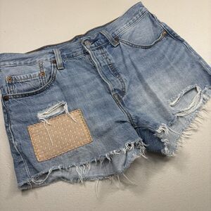 Levi's 501 Women's Shorts Button Cut Off Patch Distressed Size 27 Light Wash EUC